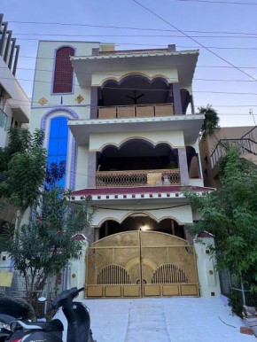ANNAMAIAH HOMESTAY - 5 MINUTES WALKABLE TO SRI PADMAVATHI AMMAVARI TEMPLE - 10 MINS DRIVE FROM RAILWAY STATION AND BUS Station - ESPECIALLY FOR SMALL FAMILIES AND GROUP OF PEOPLES